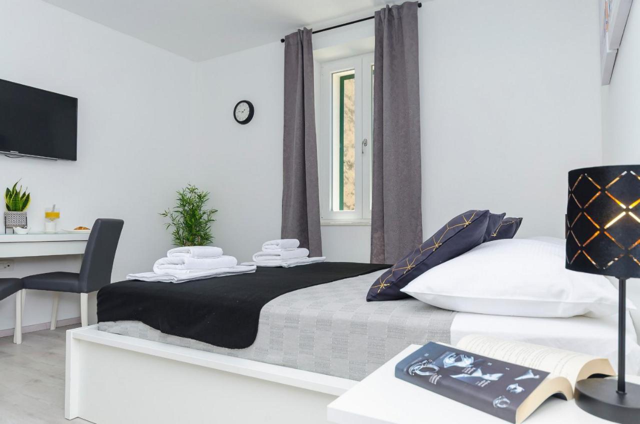 Apartments And Rooms Adriatic Suites Σίμπενικ Εξωτερικό φωτογραφία