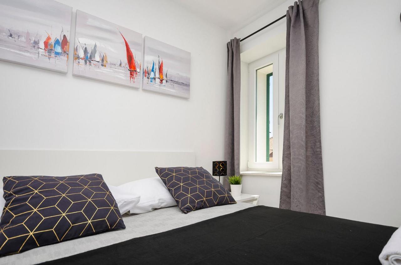 Apartments And Rooms Adriatic Suites Σίμπενικ Εξωτερικό φωτογραφία