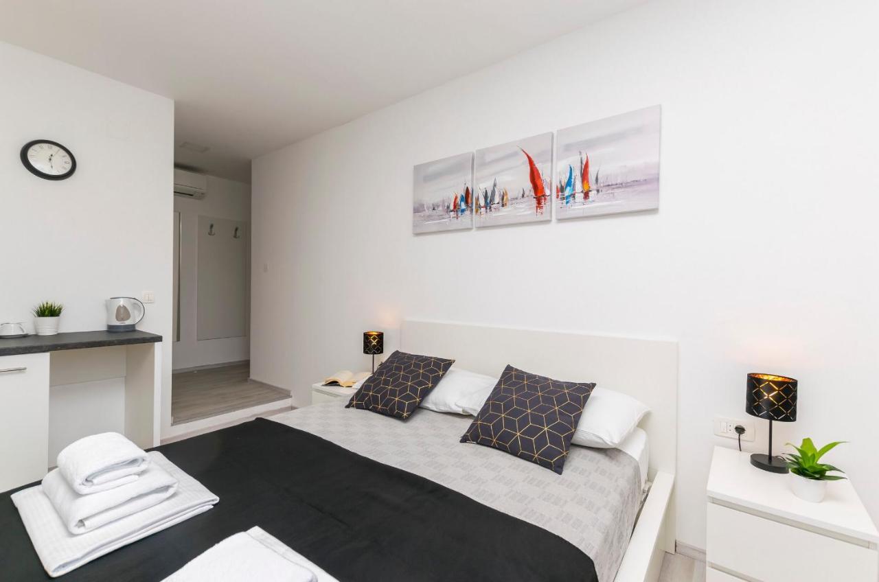 Apartments And Rooms Adriatic Suites Σίμπενικ Εξωτερικό φωτογραφία