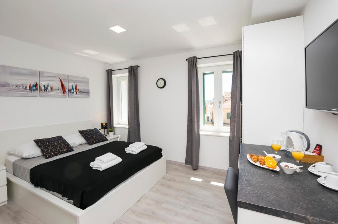 Apartments And Rooms Adriatic Suites Σίμπενικ Εξωτερικό φωτογραφία