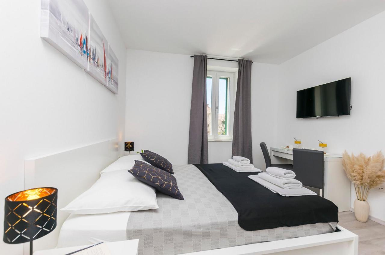 Apartments And Rooms Adriatic Suites Σίμπενικ Εξωτερικό φωτογραφία