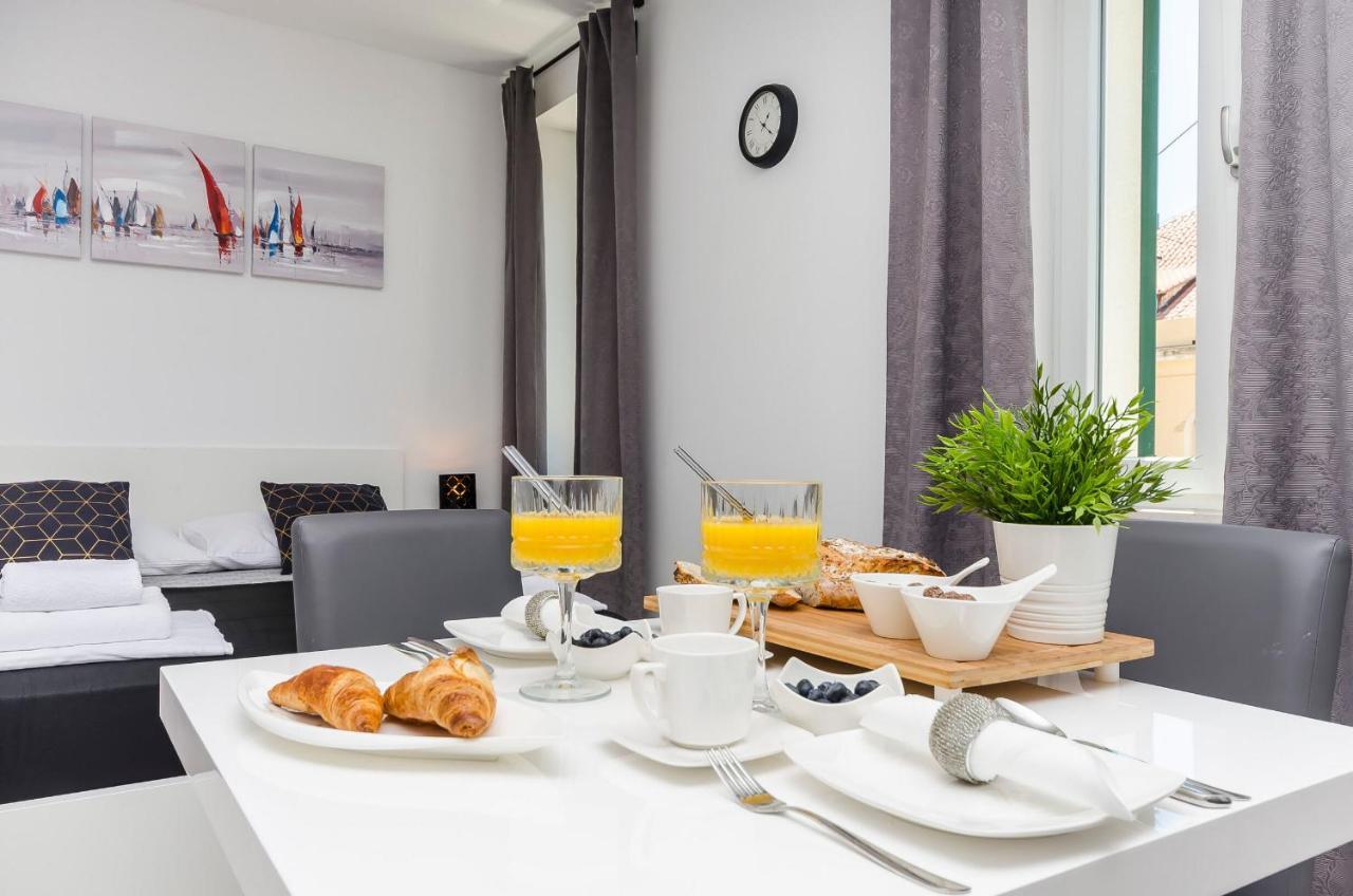 Apartments And Rooms Adriatic Suites Σίμπενικ Εξωτερικό φωτογραφία