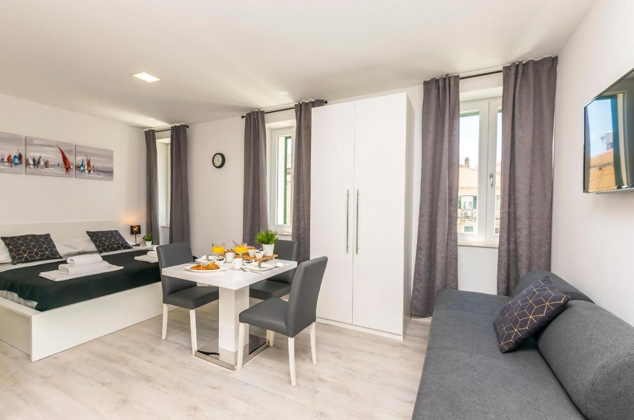 Apartments And Rooms Adriatic Suites Σίμπενικ Εξωτερικό φωτογραφία