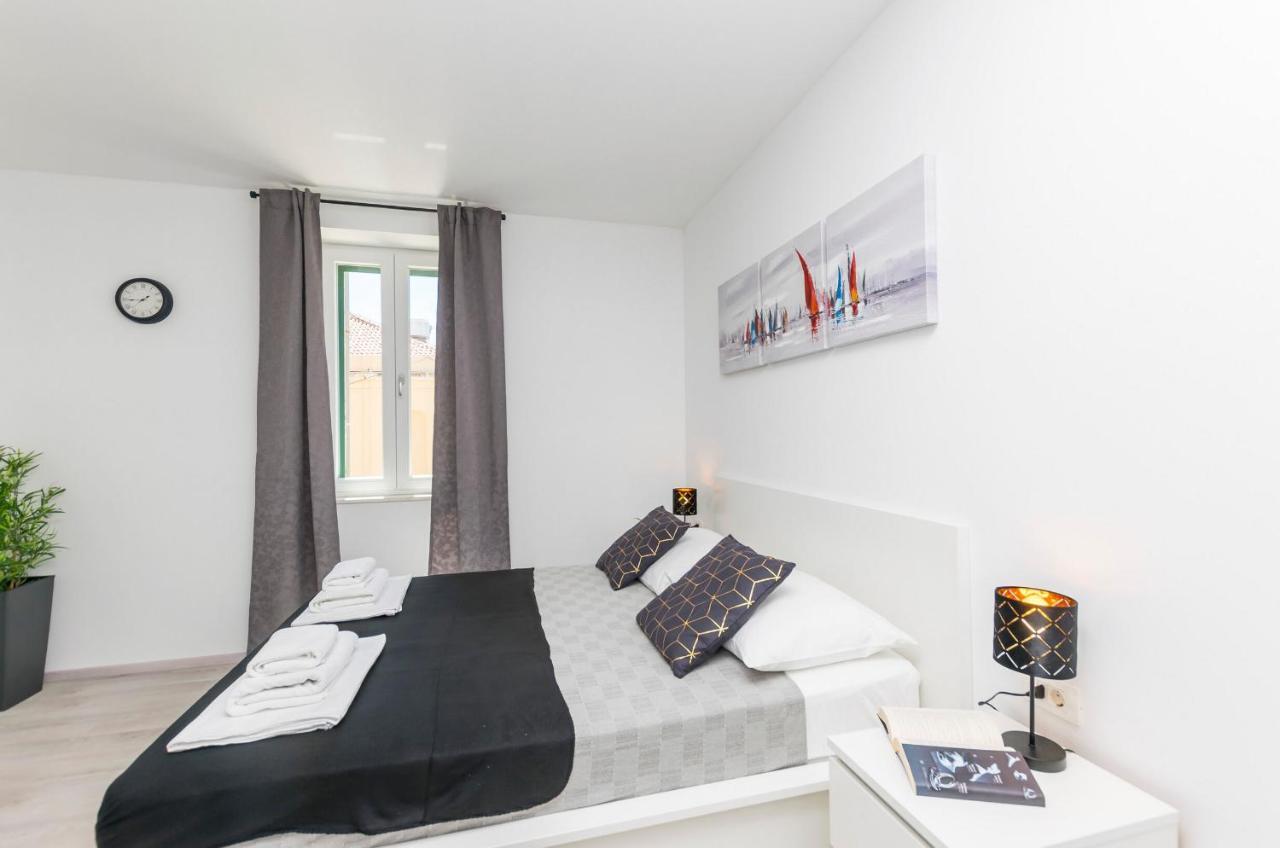 Apartments And Rooms Adriatic Suites Σίμπενικ Εξωτερικό φωτογραφία