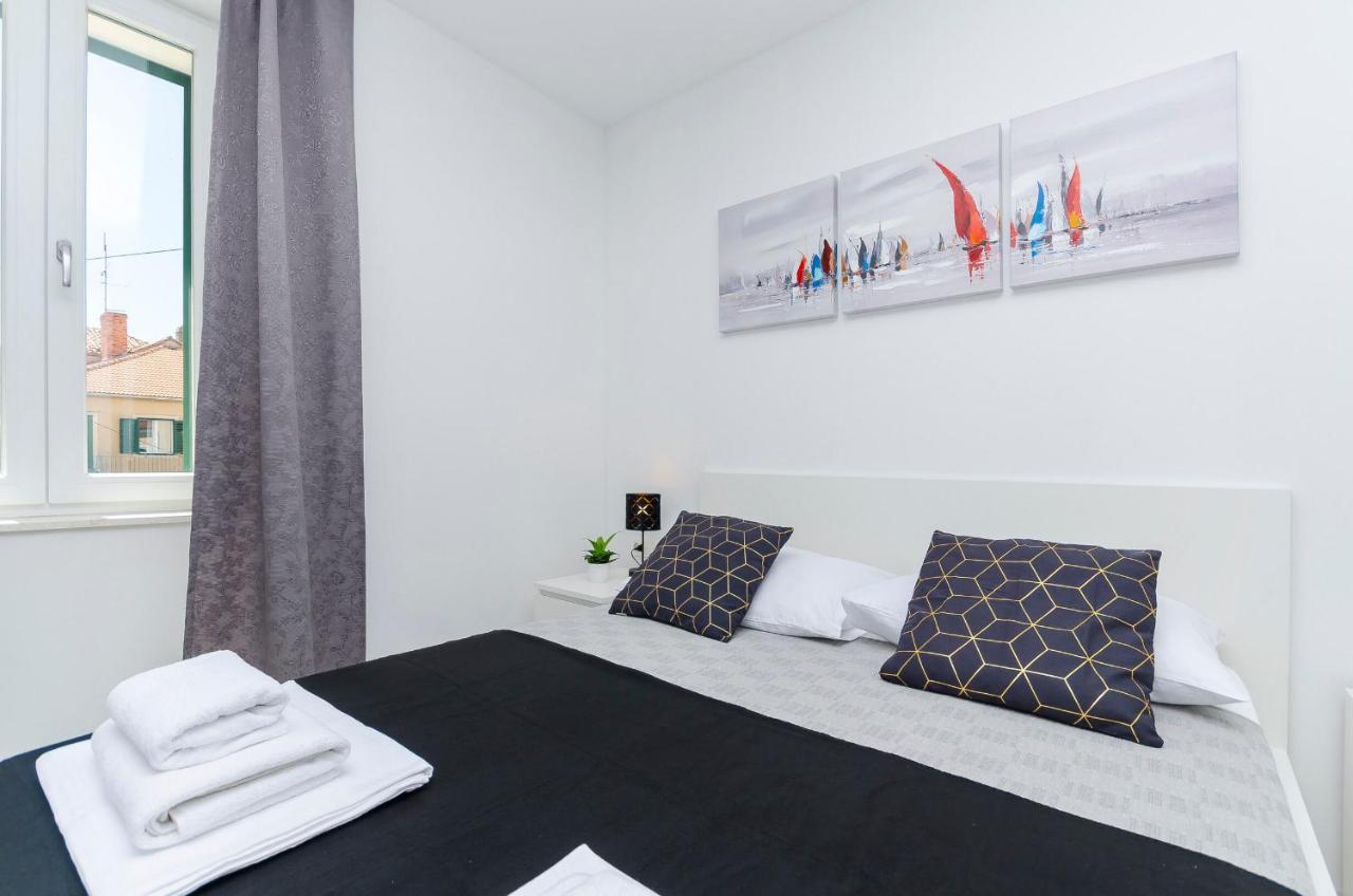 Apartments And Rooms Adriatic Suites Σίμπενικ Εξωτερικό φωτογραφία