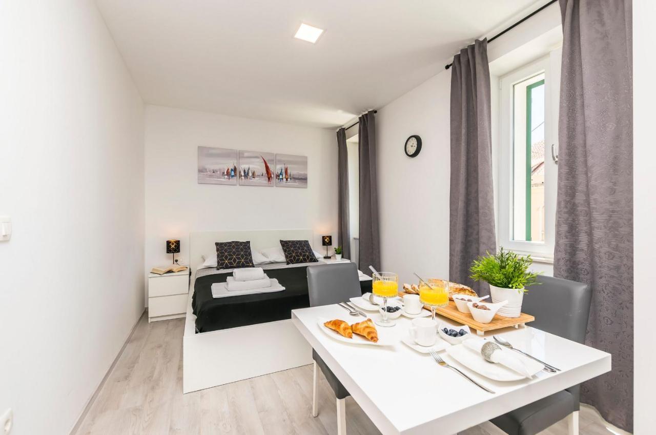 Apartments And Rooms Adriatic Suites Σίμπενικ Εξωτερικό φωτογραφία