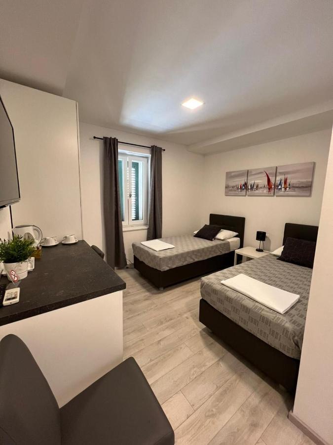 Apartments And Rooms Adriatic Suites Σίμπενικ Εξωτερικό φωτογραφία