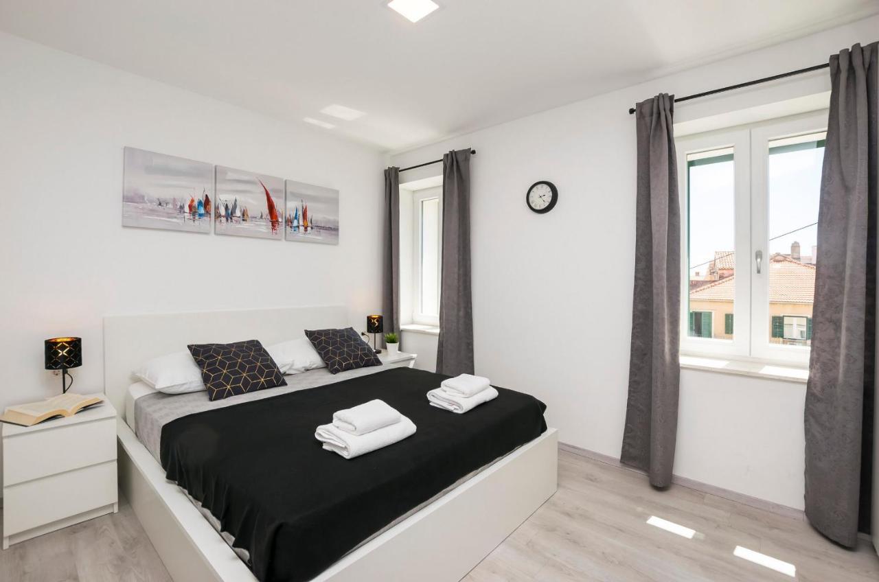 Apartments And Rooms Adriatic Suites Σίμπενικ Εξωτερικό φωτογραφία