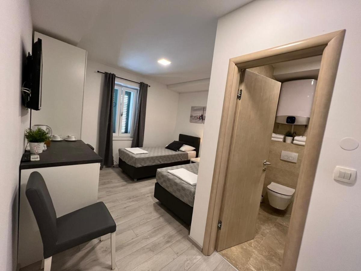 Apartments And Rooms Adriatic Suites Σίμπενικ Εξωτερικό φωτογραφία