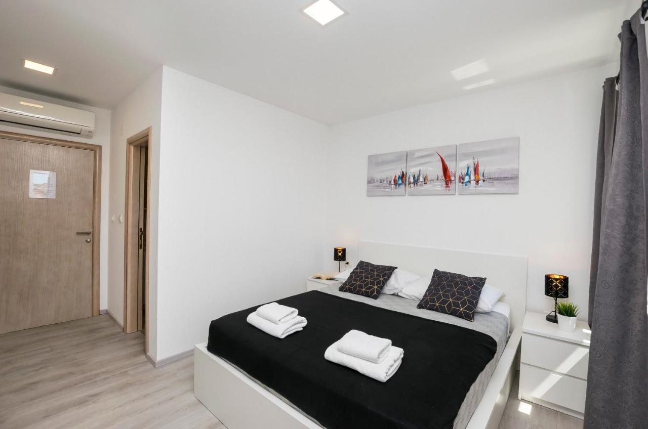 Apartments And Rooms Adriatic Suites Σίμπενικ Εξωτερικό φωτογραφία