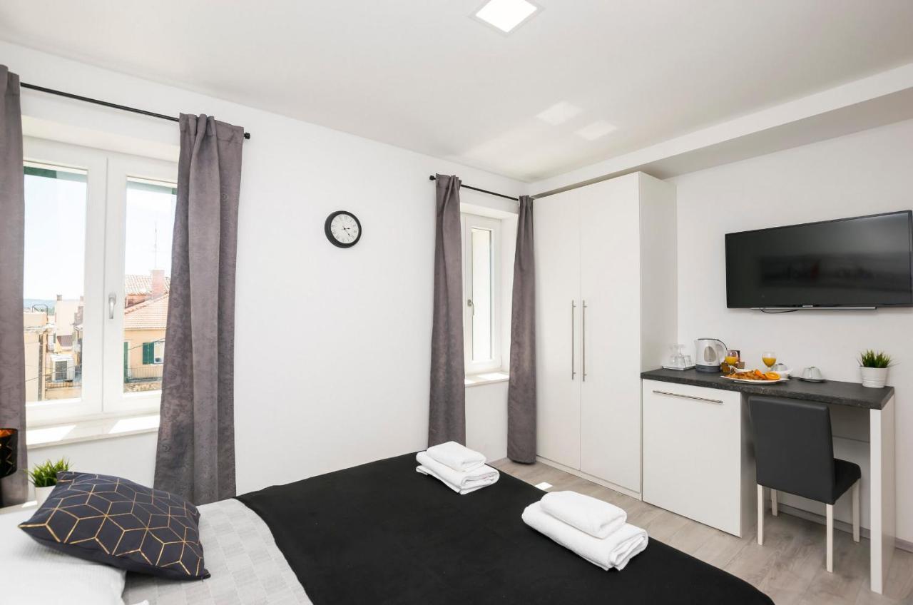 Apartments And Rooms Adriatic Suites Σίμπενικ Εξωτερικό φωτογραφία