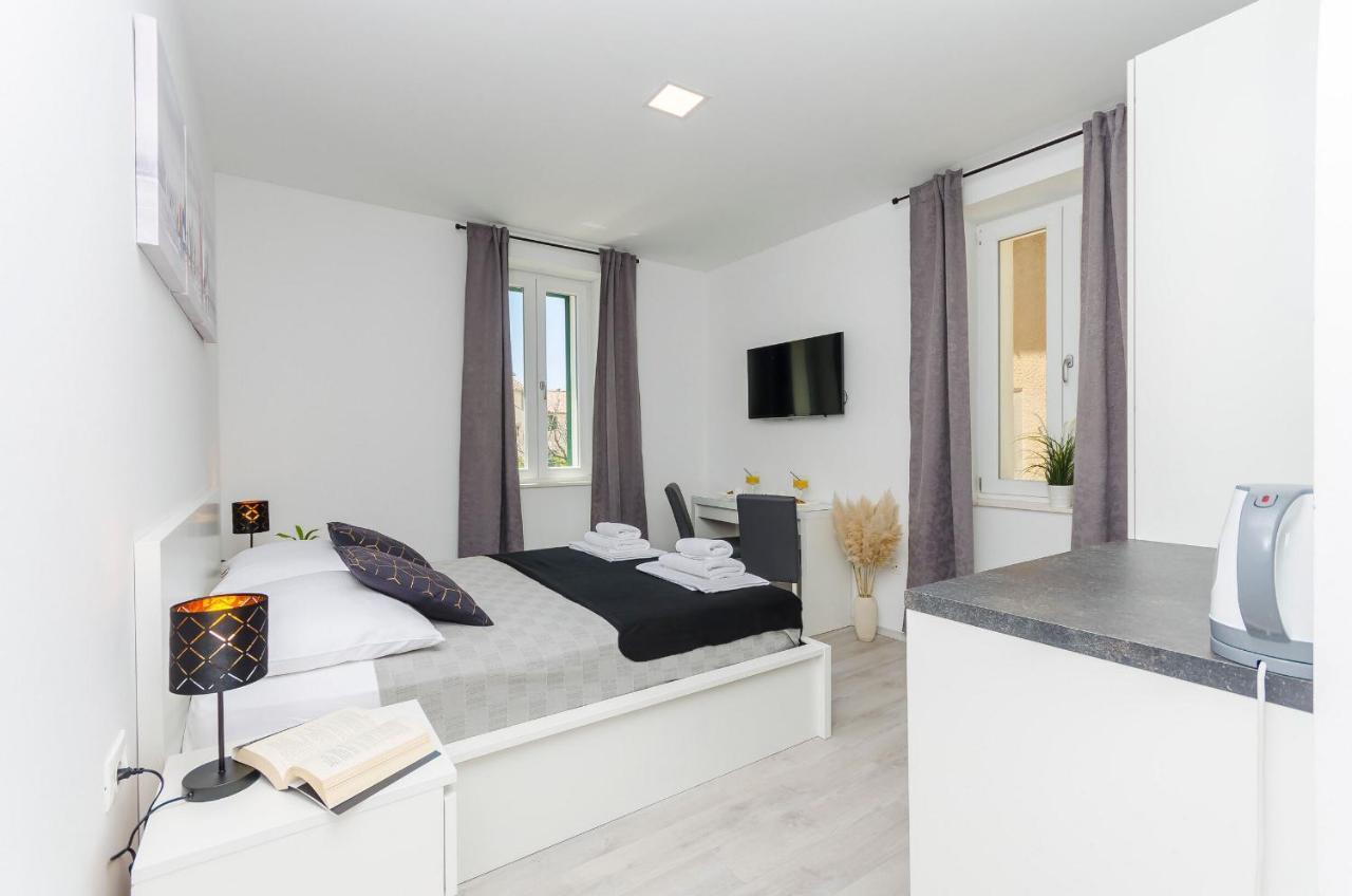 Apartments And Rooms Adriatic Suites Σίμπενικ Εξωτερικό φωτογραφία