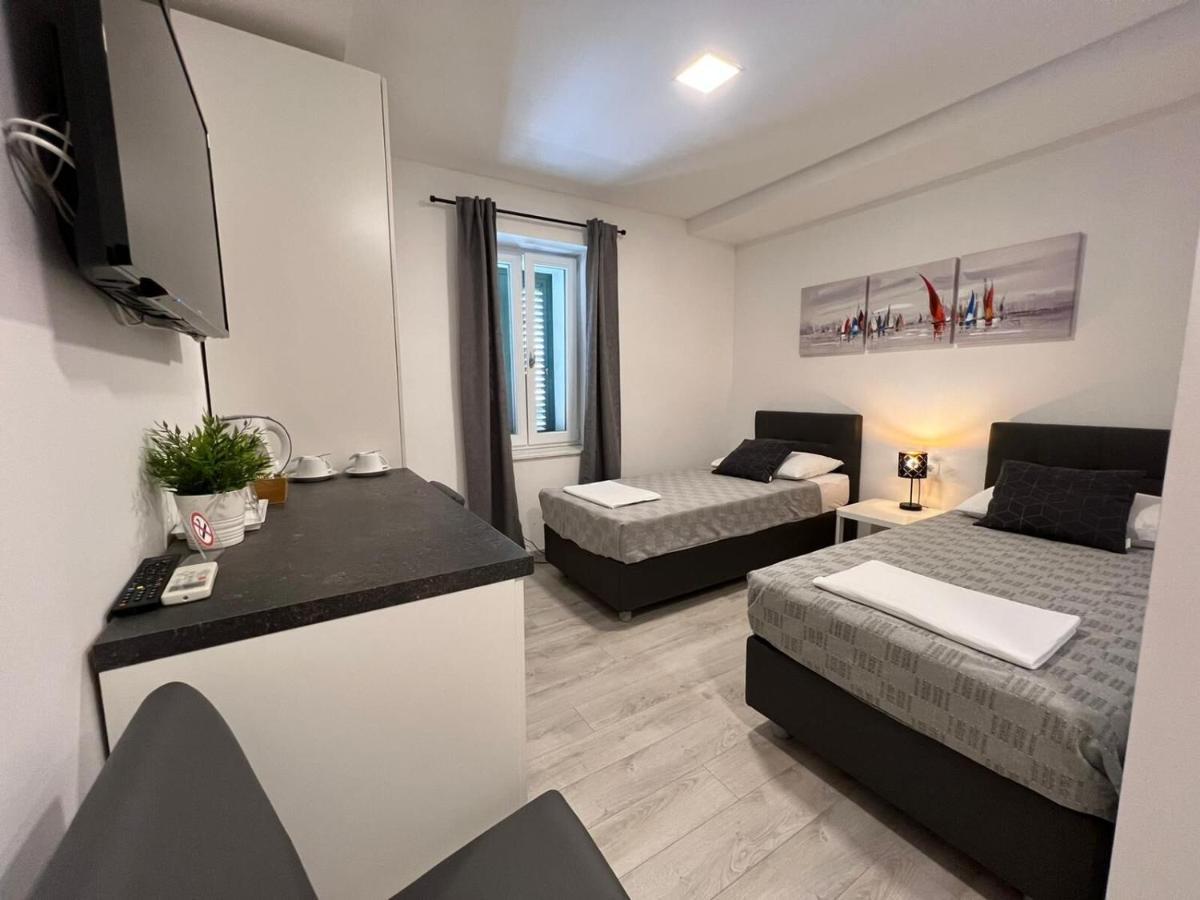 Apartments And Rooms Adriatic Suites Σίμπενικ Εξωτερικό φωτογραφία